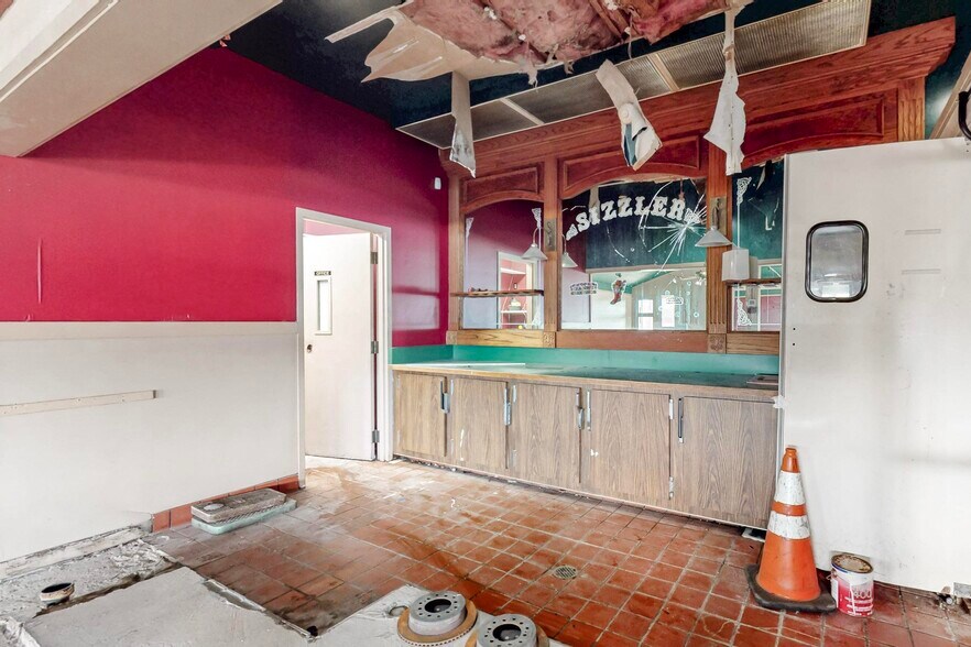 More Photos Of 3558 Wheaton Way, Bremerton Restaurant For Sale