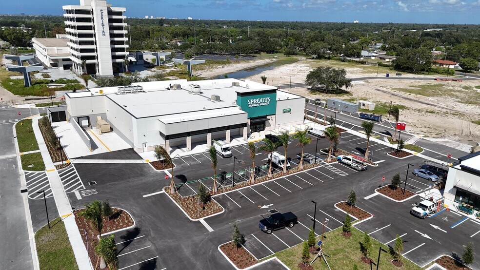 Primary Photo Of 3201 34th St S, Saint Petersburg Unknown For Lease