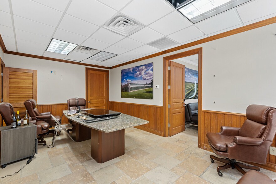 More Photos Of 4206 Mercantile Ave, Naples Distribution For Lease