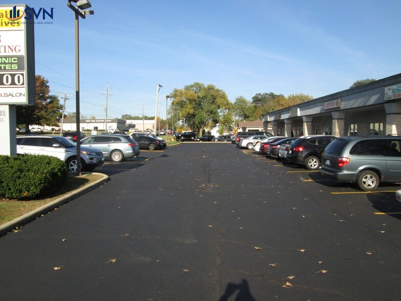 More Photos Of 1305-1385 N Lafox, South Elgin General Retail For Sale