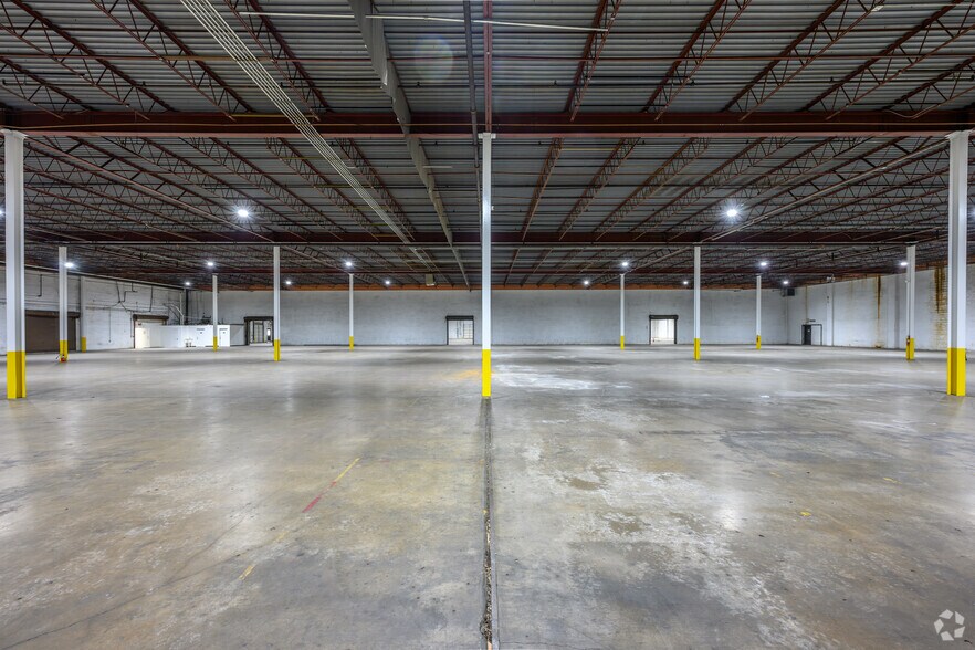 More Photos Of 4520 S Buckner Blvd, Dallas Manufacturing For Lease