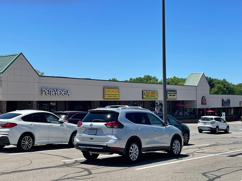 More Photos Of 8202-8280 E Market St, Warren Unknown For Lease