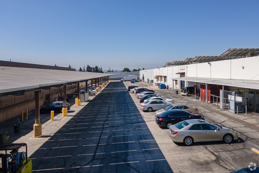 More Photos Of 21310-21314 Lassen St, Chatsworth Warehouse For Lease