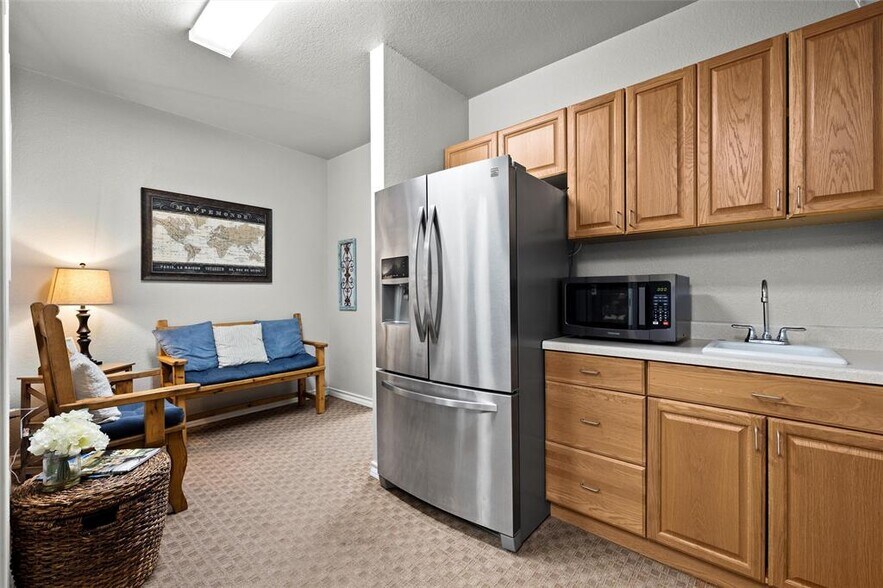 More Photos Of 800 W Highway 290, Dripping Springs Medical For Sale