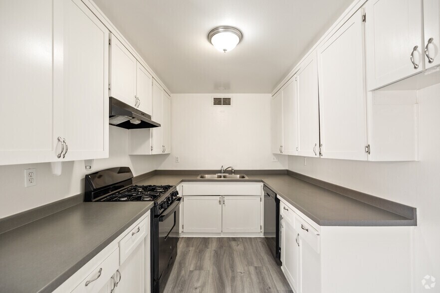 More Photos Of 495 Twin Palms Dr, Palm Springs Apartments For Sale