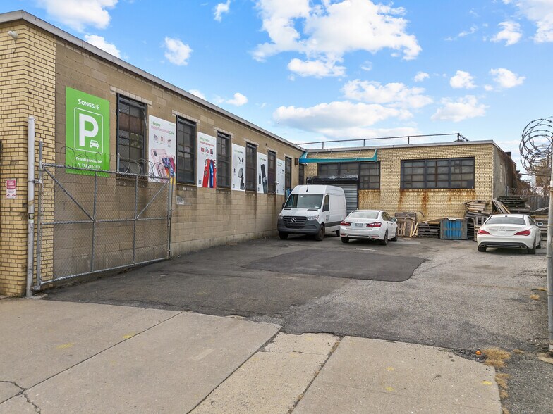 More Photos Of 59-48 55th St, Maspeth Manufacturing For Sale