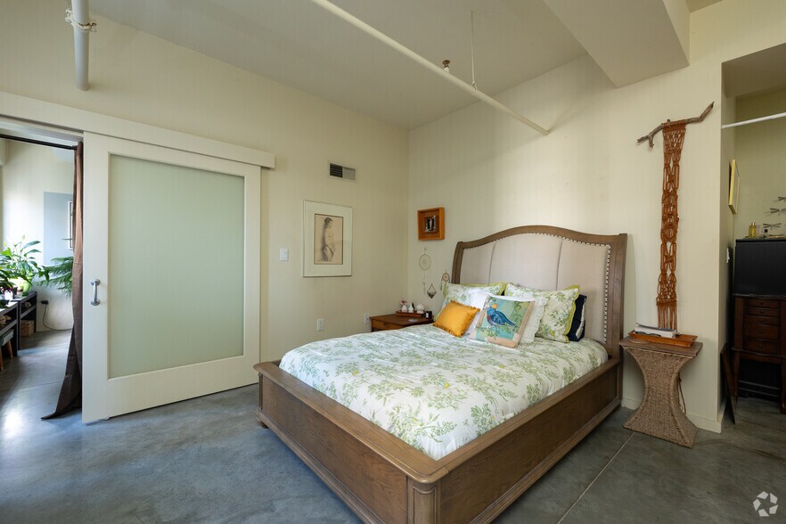 More Photos Of 915 Olive St, Saint Louis Apartments For Lease