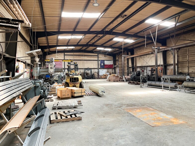 More Photos Of 3509 Globe Ave, Lubbock Warehouse For Lease