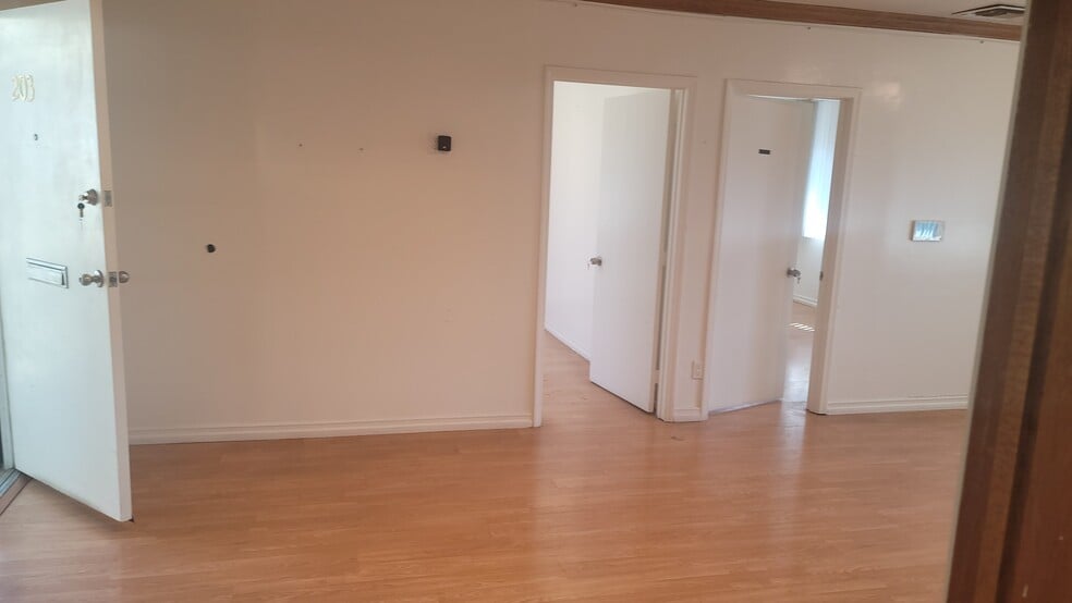 More Photos Of 14401 Gilmore St, Van Nuys Office For Lease