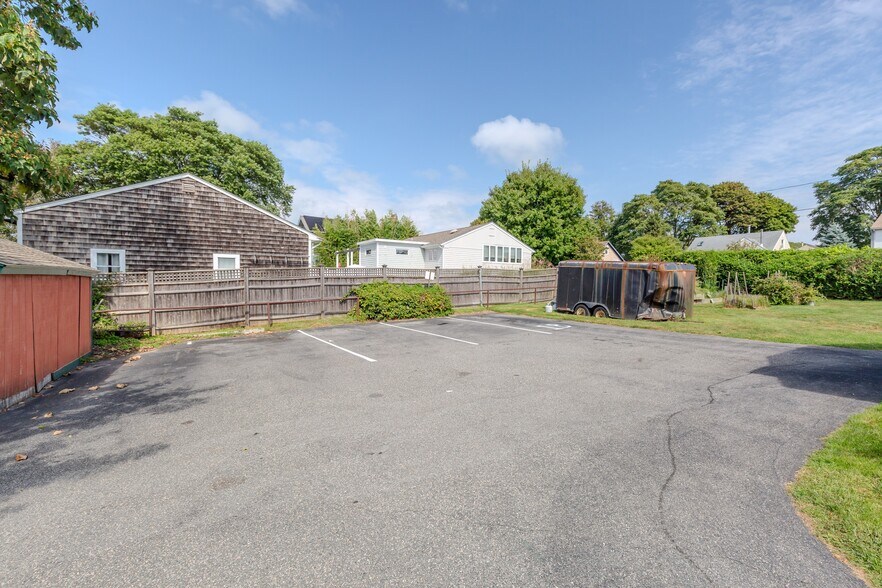 More Photos Of 80 Briarwood Ave, Middletown Apartments For Sale