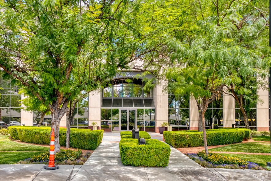 More Photos Of 3753-3993 Howard Hughes Pky, Las Vegas Unknown For Lease