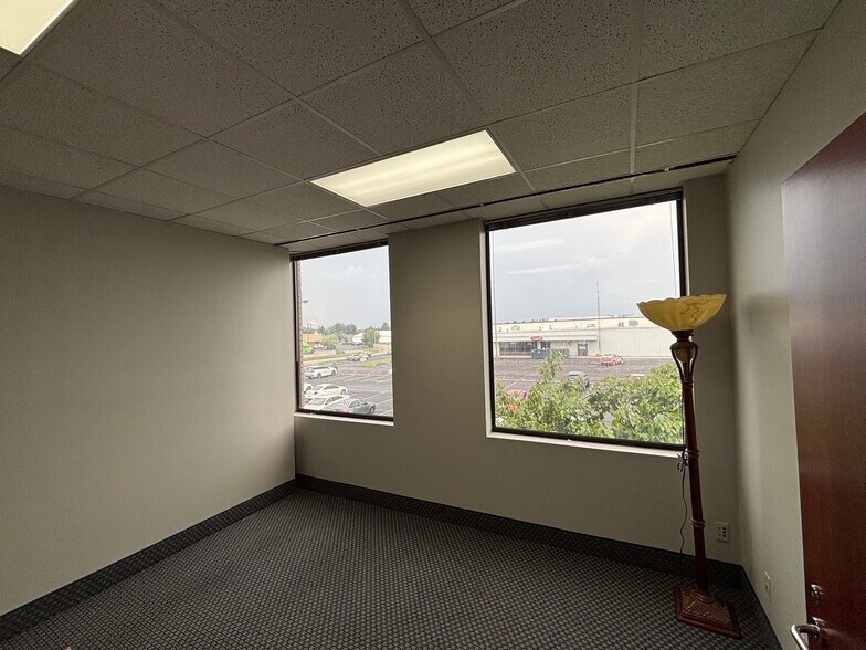 More Photos Of 101 Plaza East Blvd, Evansville Office For Lease