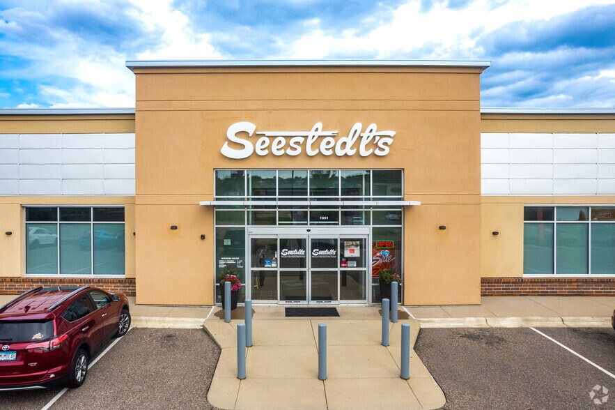 More Photos Of 1891 Suburban Ave, Saint Paul Storefront For Lease