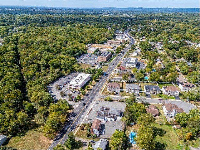 More Photos Of 1900 Oak Tree Rd, Edison Restaurant For Lease