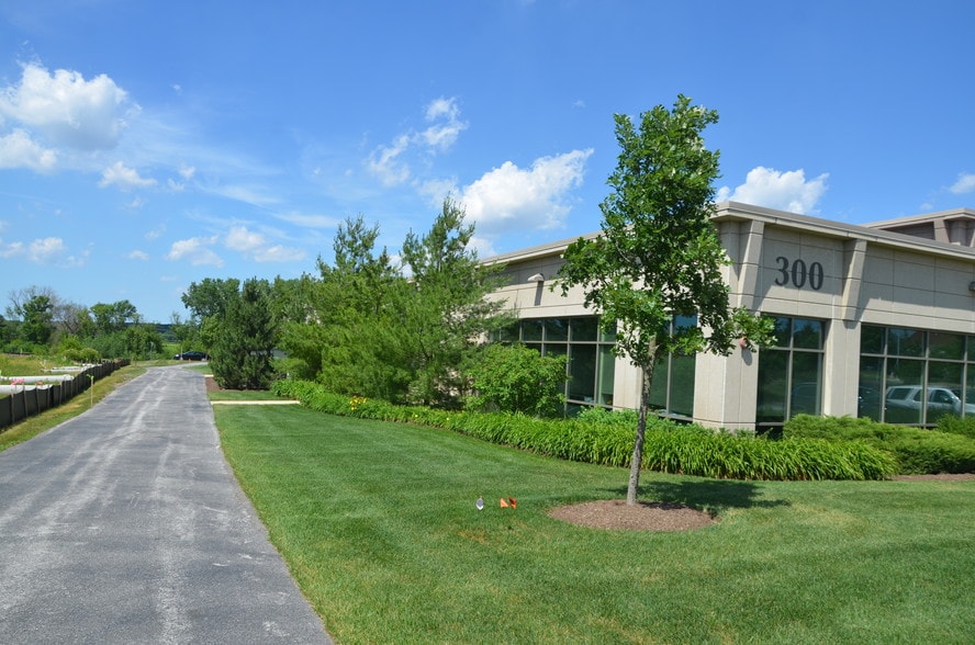 More Photos Of 320 Cardinal Dr, St Charles Medical For Lease