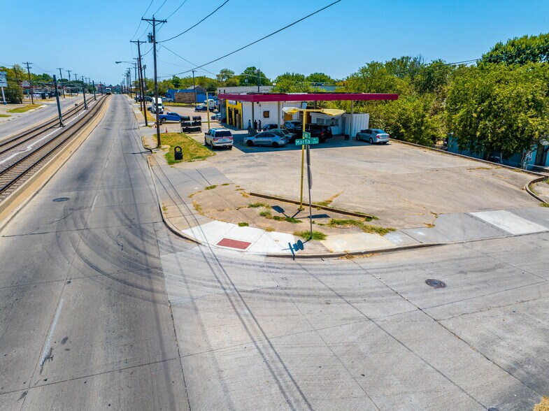 More Photos Of 3701 S Lancaster Rd, Dallas Light Distribution For Sale
