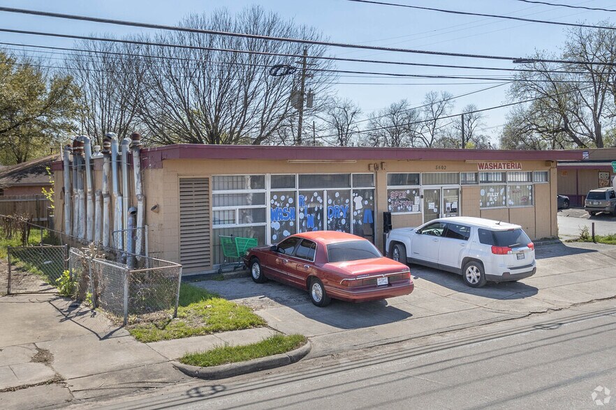 More Photos Of 5602 Cavalcade St, Houston Storefront For Sale