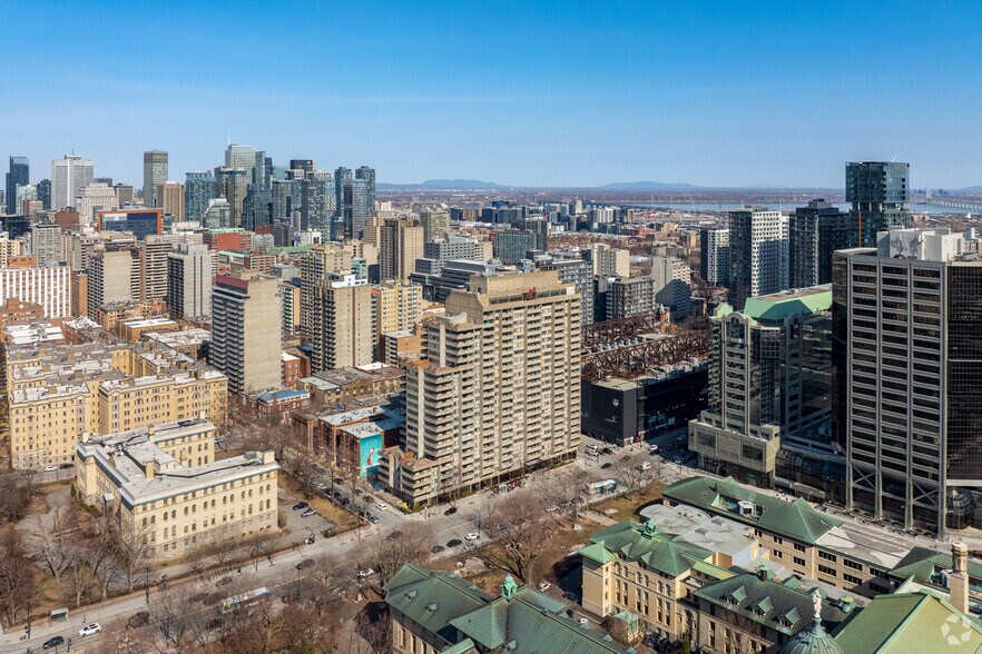 More Photos Of 2021 Av Atwater, Montréal Apartments For Lease