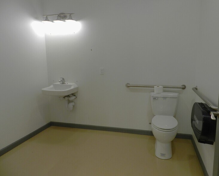 More Photos Of 202 E Main St, Montrose Storefront Retail Office For Lease