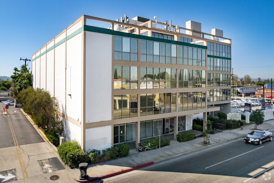 Primary Photo Of 12444 Victory Blvd, North Hollywood Loft Creative Space For Lease
