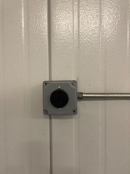 More Photos Of 3656 Stagecoach Rd, Longmont Warehouse For Sale