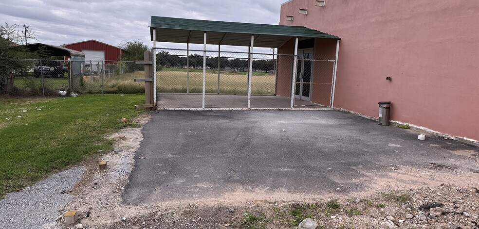 More Photos Of 6600 N Val Verde Rd, Donna Storefront Retail Office For Lease