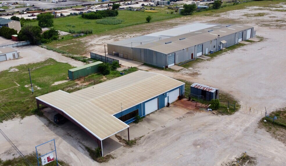 More Photos Of 902 S Main St, Jacksboro Warehouse For Sale