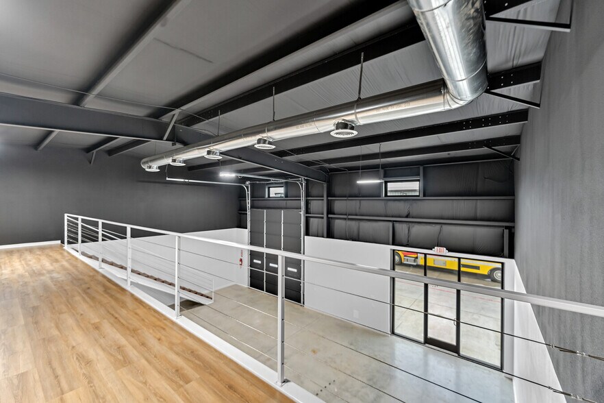 More Photos Of 13021 Harmon Rd, Fort Worth Flex For Lease