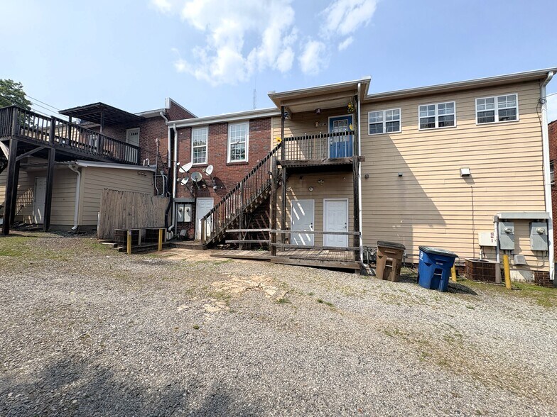 More Photos Of 207 W Main St, Mayodan Storefront Retail Residential For Sale