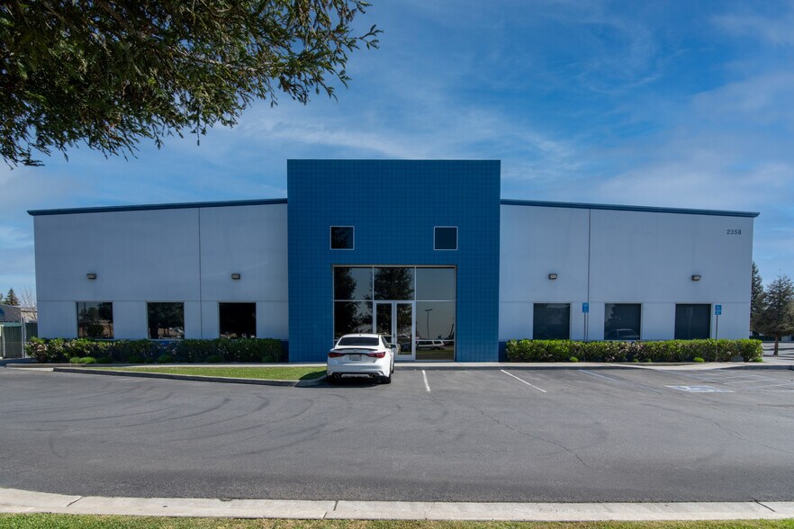 Primary Photo Of 2358 Cepheus Ct, Bakersfield Showroom For Lease