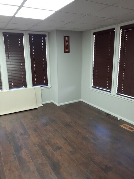 More Photos Of 1019 Vandalia St, Collinsville Office For Lease