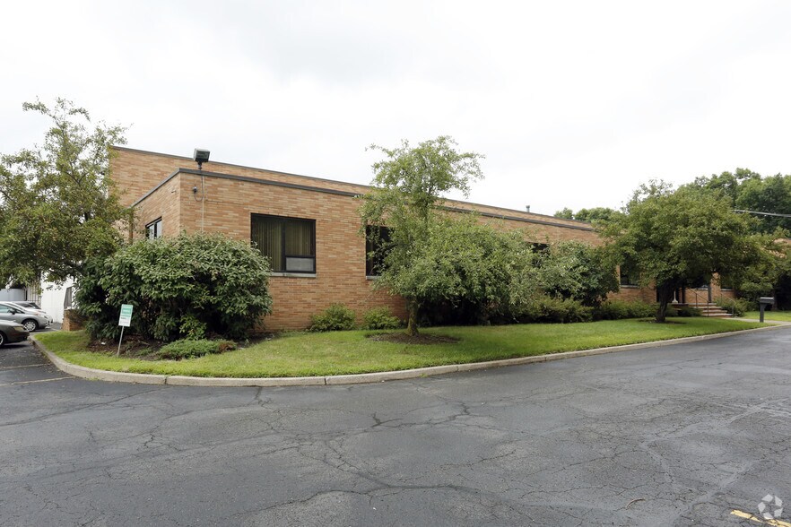 More Photos Of 510 Ryerson Rd, Lincoln Park Manufacturing For Lease