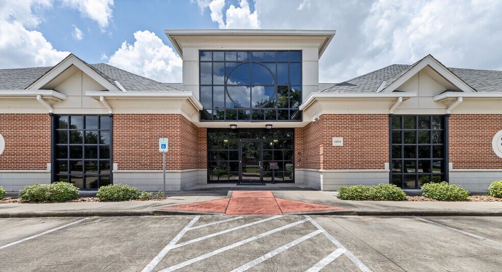 More Photos Of 12511 Emily Ct, Sugar Land Office For Sale
