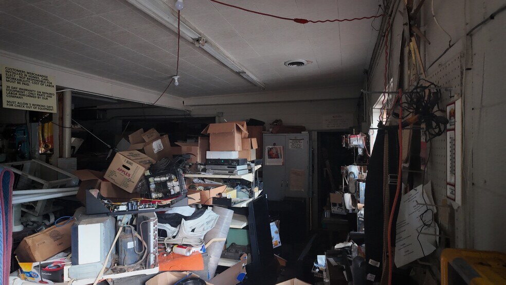 More Photos Of 711 Buffalo St, Shelby Flex For Sale