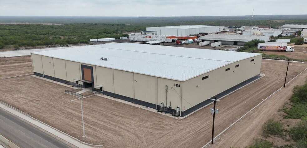 Primary Photo Of 1018 Dolores Blvd, Laredo Warehouse For Lease