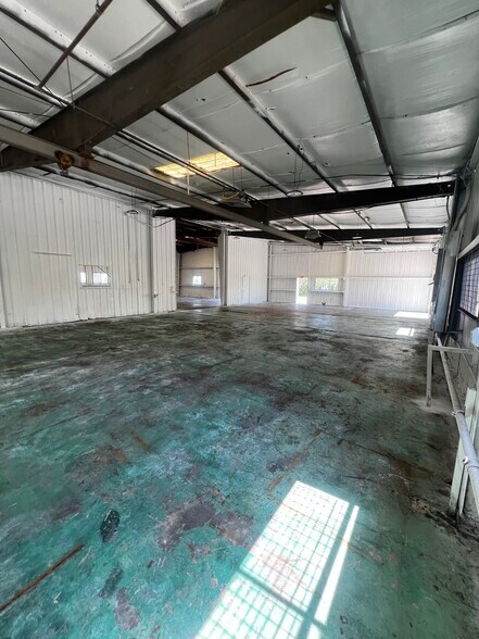 More Photos Of 6827 La Paseo St, Houston Warehouse For Lease