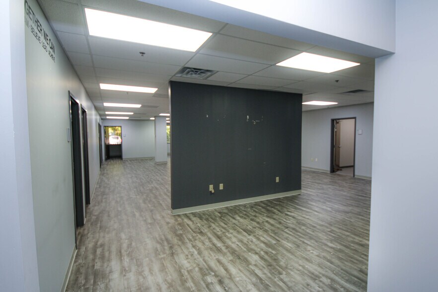 More Photos Of 825 Northgate Blvd, New Albany Office For Lease