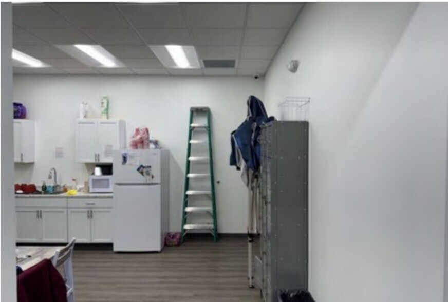 More Photos Of 1901 S Mission St, Mount Pleasant General Retail For Lease