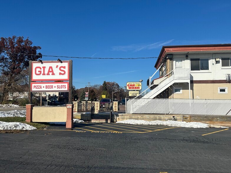 More Photos Of 1039 Sheridan Rd, Winthrop Harbor Apartments For Sale