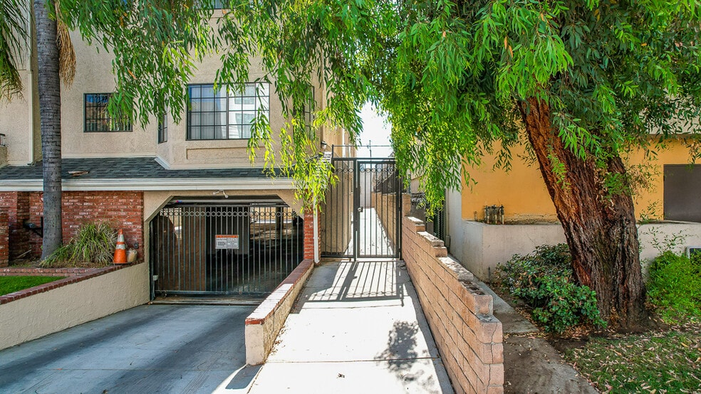 More Photos Of 5319 Cartwright Ave, North Hollywood Apartments For Sale
