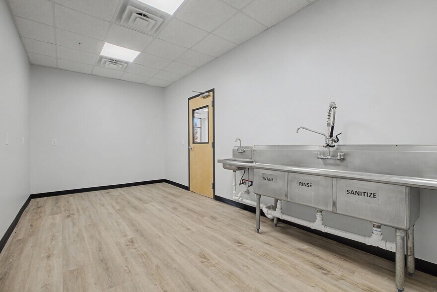 More Photos Of 207 Iris Dr, Hendersonville Daycare Center For Sale