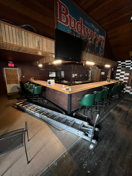 More Photos Of 100 E Grove St, Poplar Grove Freestanding For Lease