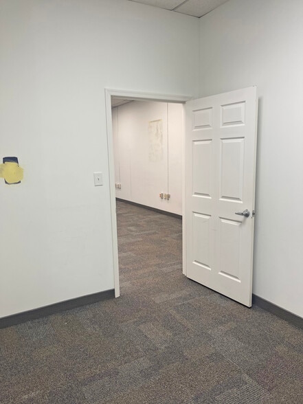 More Photos Of 102-122 Railway Ln, Hagerstown General Retail For Lease
