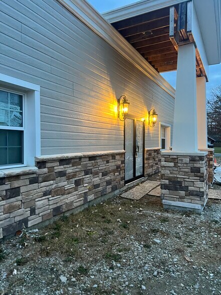 More Photos Of 550 W College St, Oberlin Medical For Lease