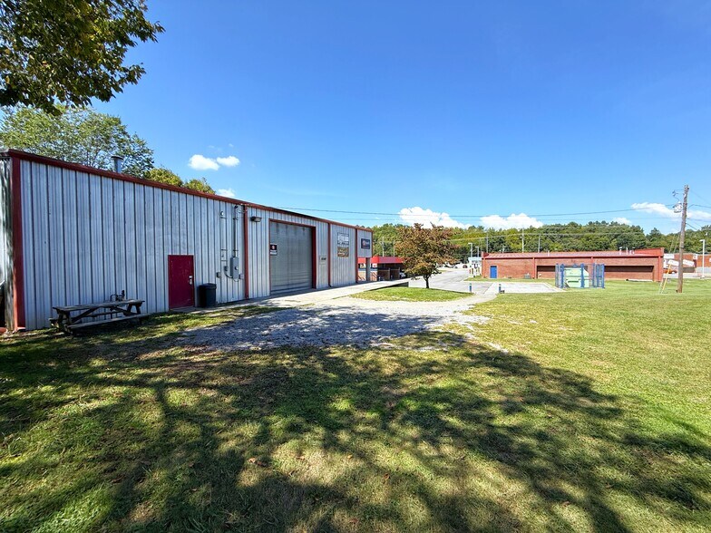 More Photos Of 861 25 70 Hwy, Newport Specialty For Sale