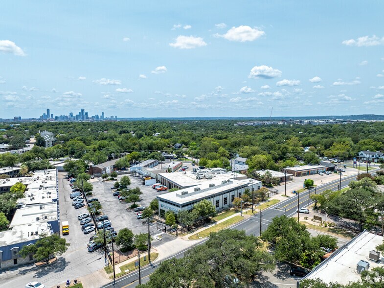 More Photos Of 2233 W North Loop Blvd, Austin Office For Sale