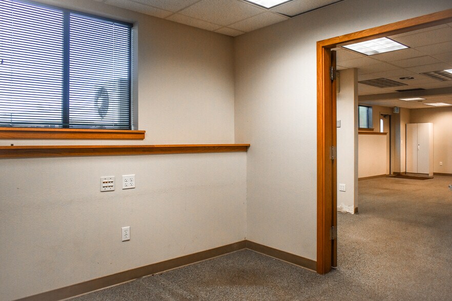 More Photos Of 1110 N Center Pky, Kennewick Office For Lease