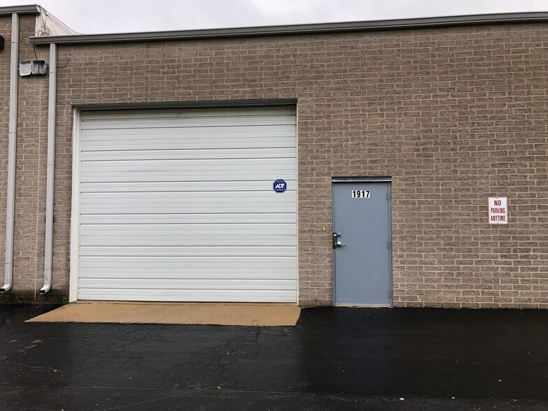 More Photos Of 1901-1945 Wright Blvd, Schaumburg Light Distribution For Sale