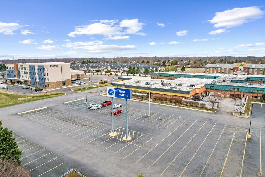 More Photos Of 21700 West Rd, Woodhaven Hotel For Sale