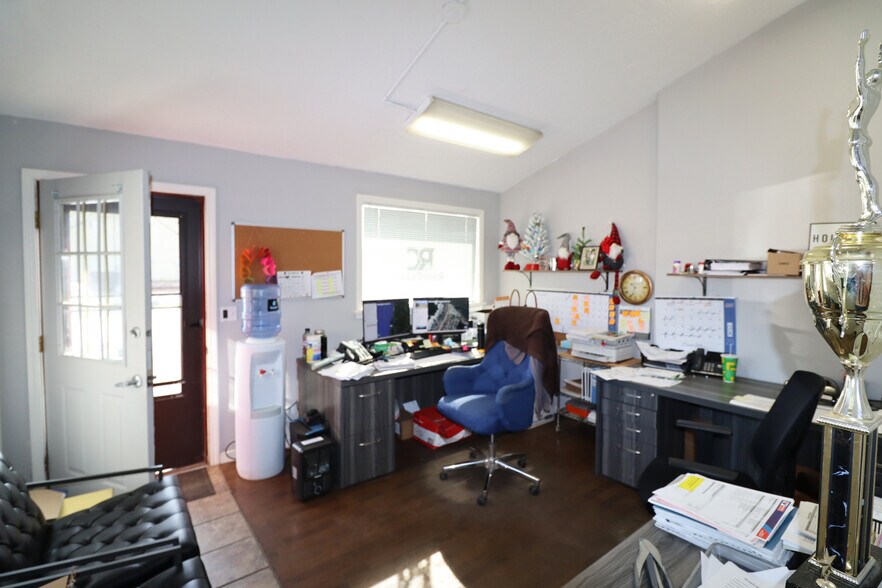 More Photos Of 174 Wallis St, Eugene Warehouse For Lease